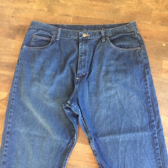 Men’s Authentic relaxed fit medium wash jeans - Picture 2 of 8